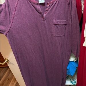 Cabernet gown T-Shirt style size medium
